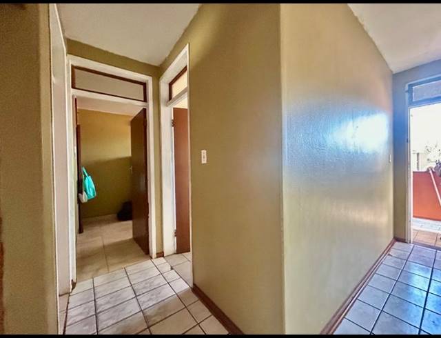 2 BEDROOM APARTMENT FOR SALE IN VANDERBIJLPARK CW 3